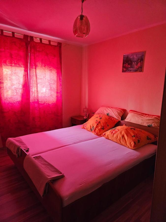 Apartment End Of The Road ,orange Trogir