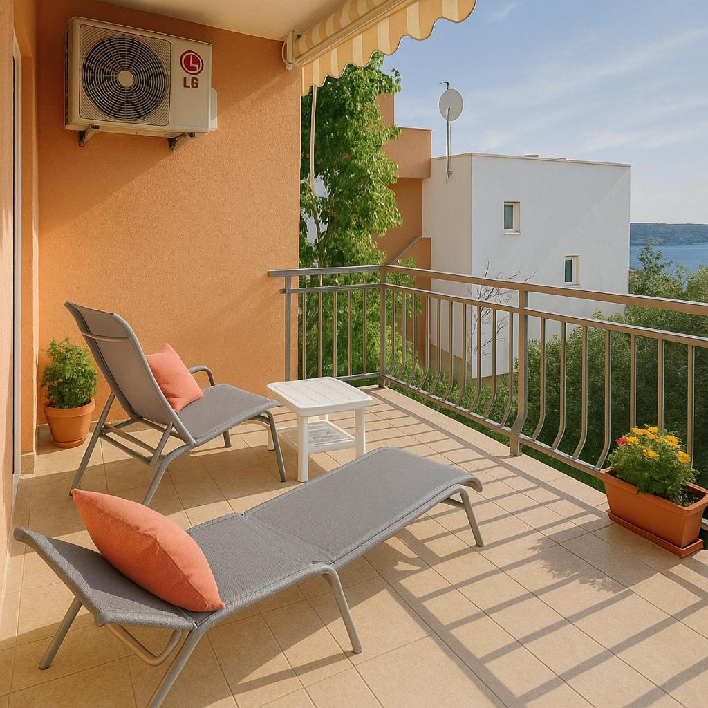 End Of The Road ,orange Apartment *